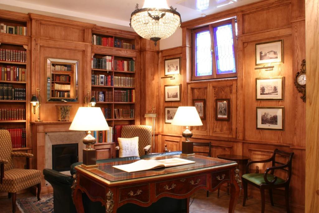 Hotel Grodek Красков Екстериор снимка The study of the Duke of Westminster at the London Library