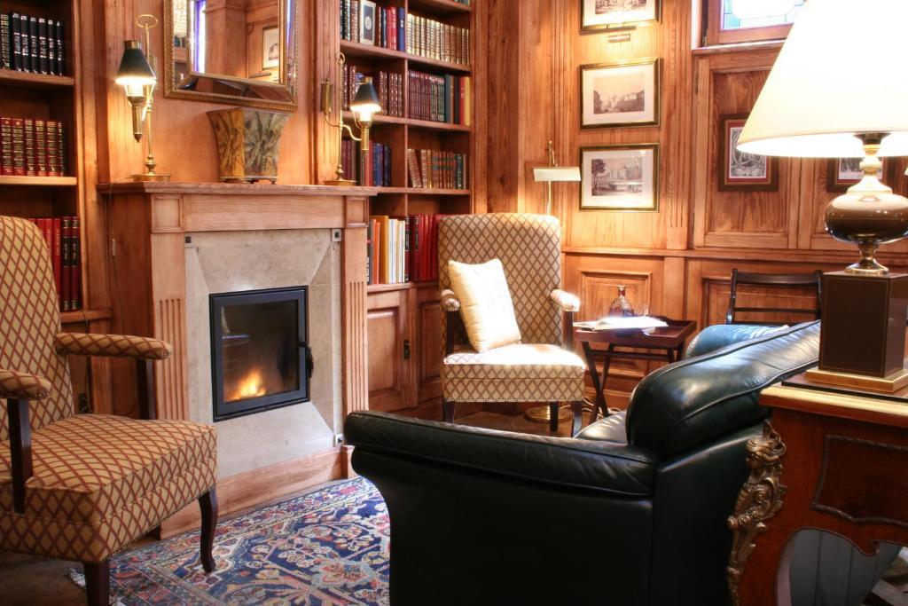 Hotel Grodek Красков Екстериор снимка Library at the Hotel de Charance