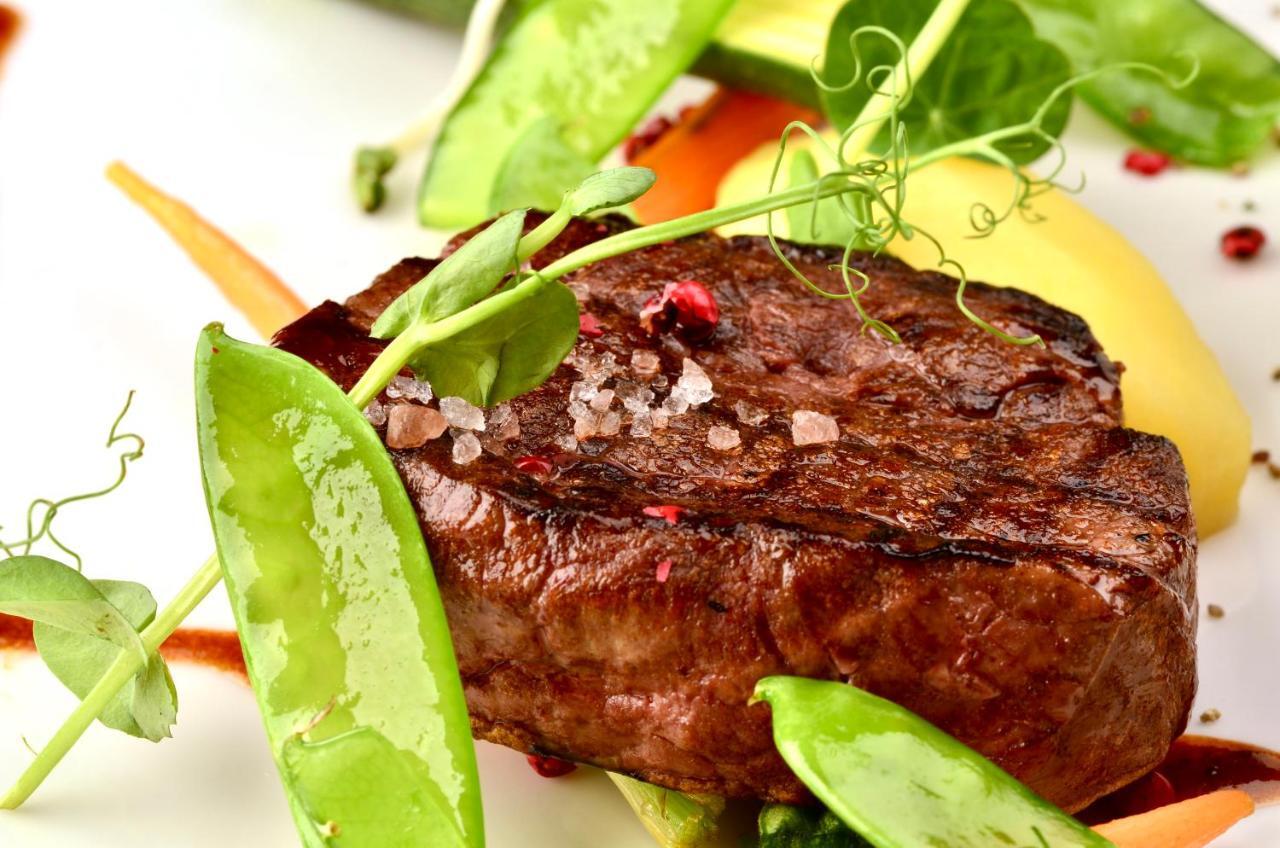Hotel Grodek Красков Екстериор снимка A steak